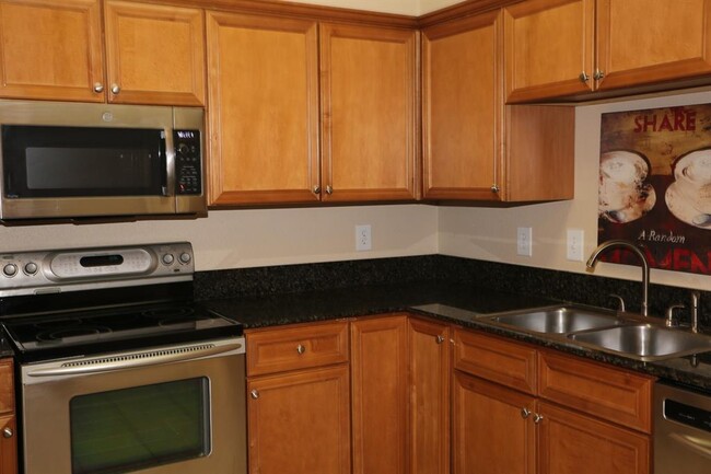 Building Photo - 2255 Braeswood Park Dr