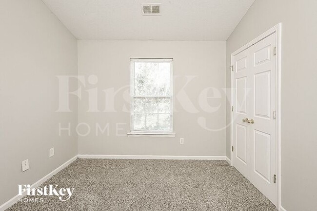 Building Photo - 409 Kendall Ln