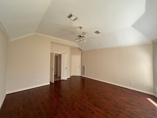 Building Photo - 5819 Brook Bend Dr