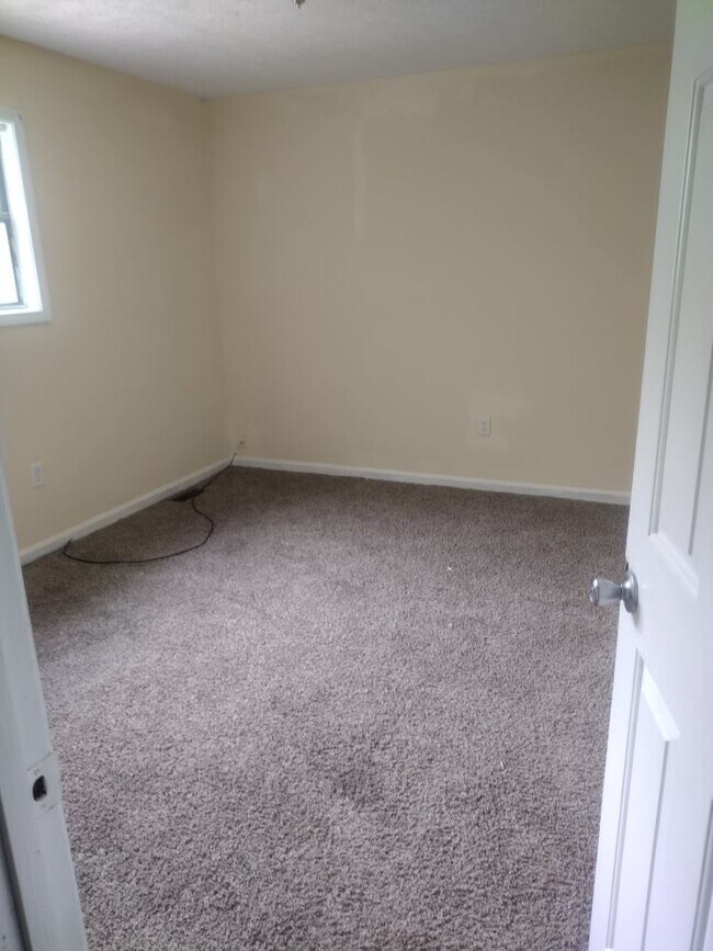 Building Photo - 167 Glen Hill Drive - Duplex