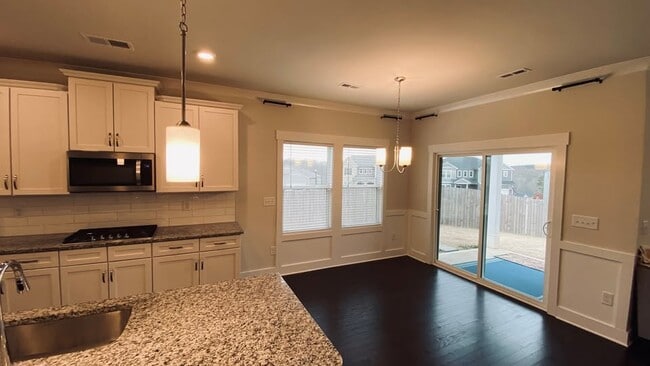 Building Photo - 178 Redcroft Dr