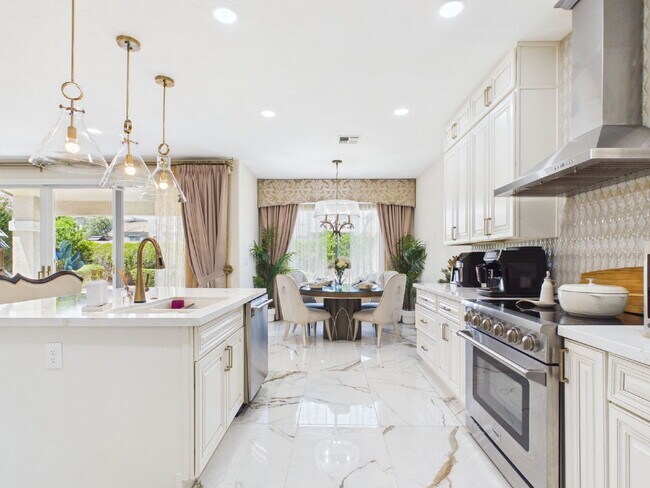Building Photo - Luxury Awaits with Designer Details