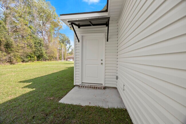 Building Photo - 18627 Greenwell Springs Rd