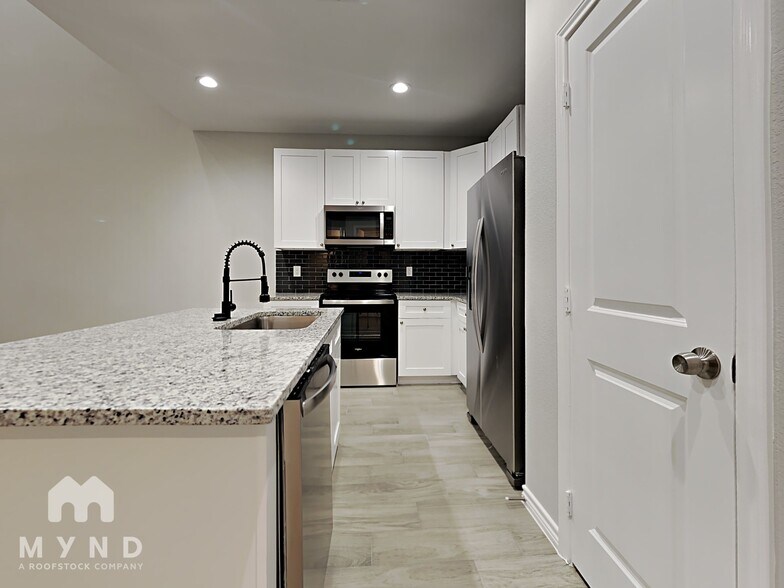 Building Photo - 15840 Forest Dr