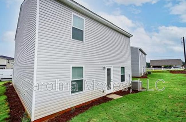 Building Photo - 507 Springtime Ln
