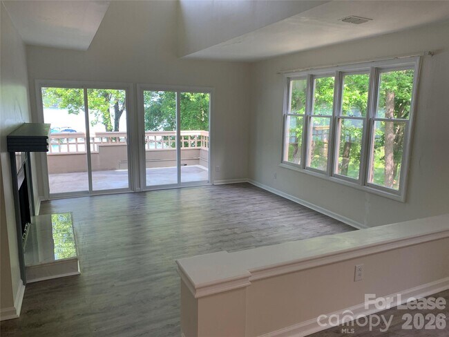 Building Photo - 672 Portside Dr