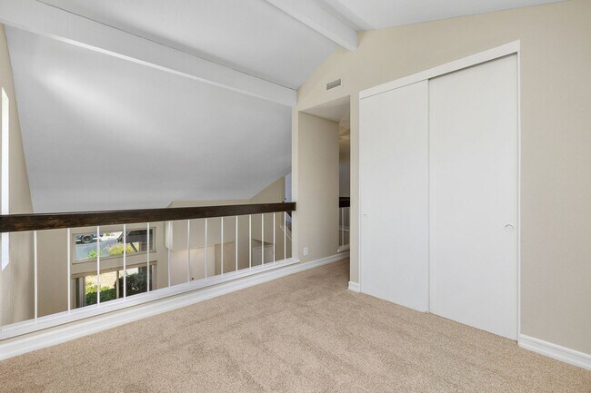 Building Photo - Spacious Home w/ Loft in Village Park!