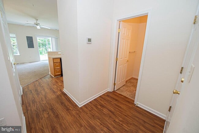 Building Photo - 420 Parkview Ct