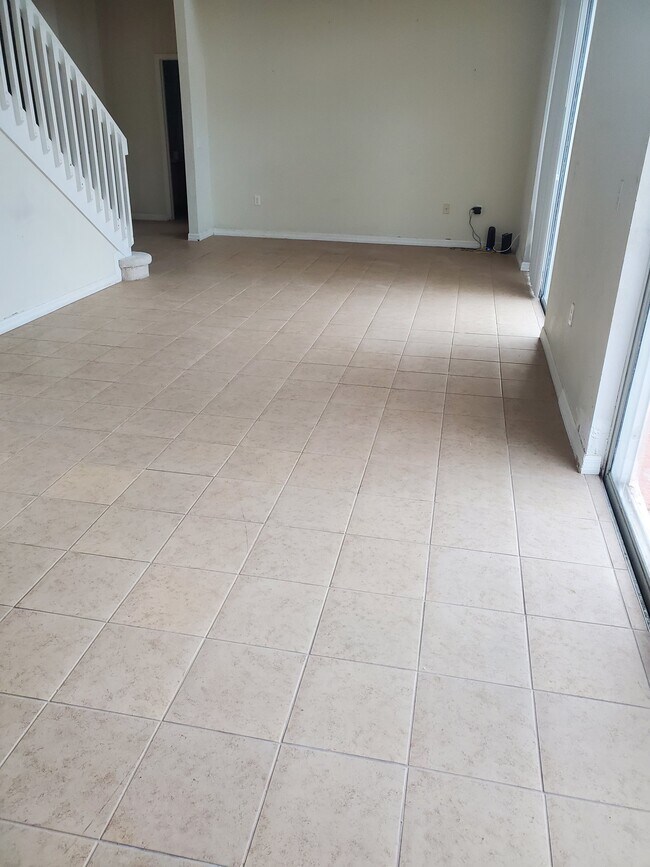 Building Photo - 148 Columbia Dr