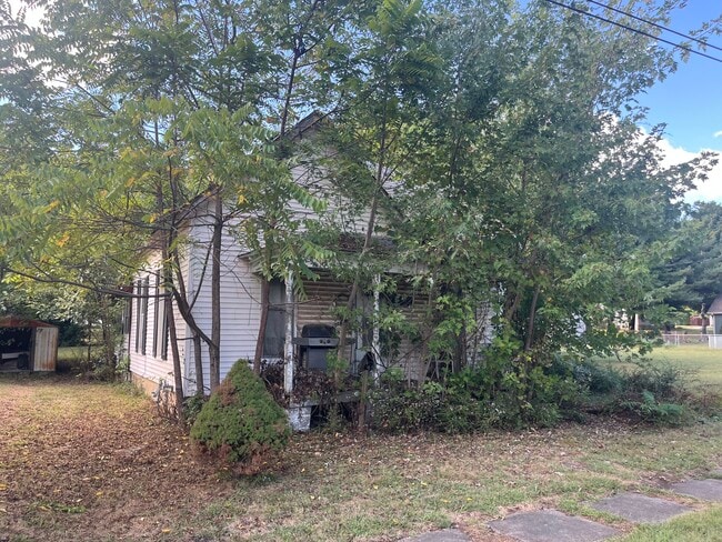 Primary Photo - 525 S Division St