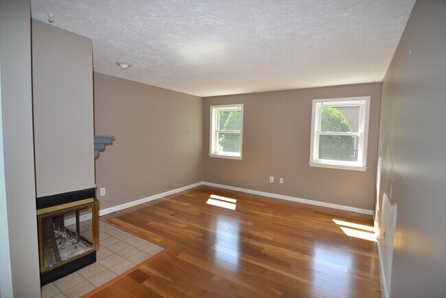 Building Photo - 31 E Bluff Rd