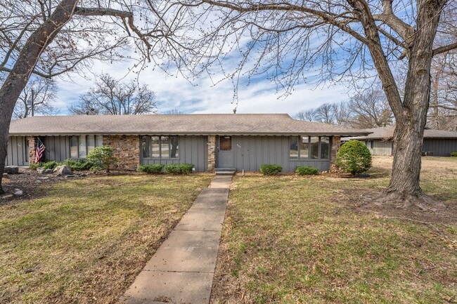 Building Photo - Hickory Village 55 Plus, LLC - 3700 E Cherry St Springfield, MO 65809