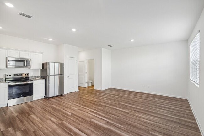 Building Photo - Fantastic 3bd/2ba home! Let yourself in!