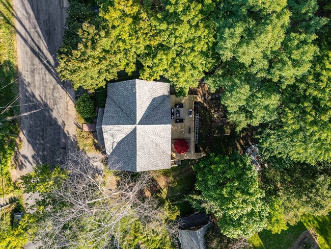 Building Photo - 52 Church St