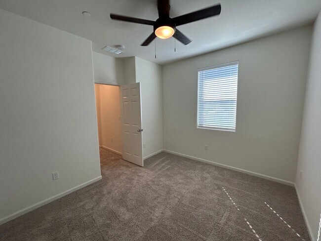 Building Photo - Beautiful Newer 4 Bedroom Home in Aspen-Sequoia Trails with Solar!