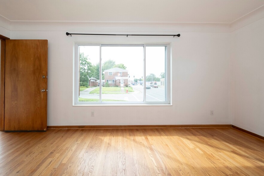 Building Photo - 3174 Sherbrooke Rd