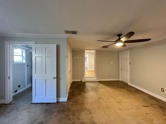 Building Photo - 1309 S Robertson Ave