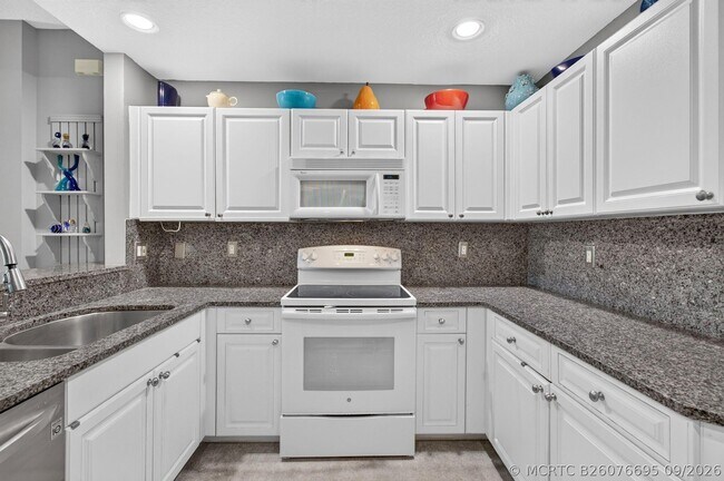Building Photo - 12418 Crystal Pointe Dr