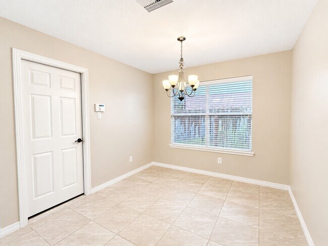 Building Photo - 1823 Strongs Ct