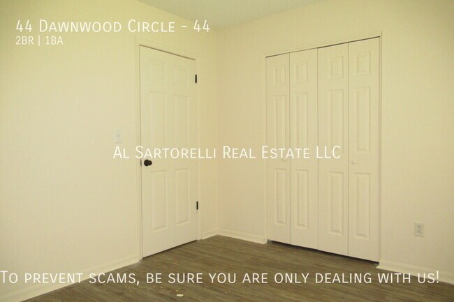 Building Photo - Pet Friendly Condo close to town and ready...