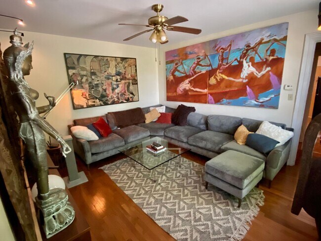 Building Photo - 5528-30 Comet Way