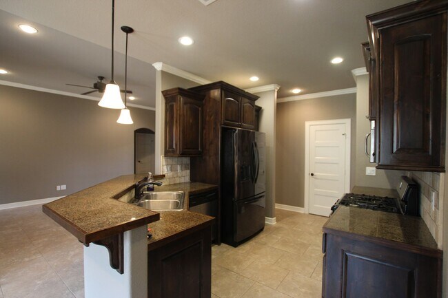 Building Photo - Coming Soon-Beautiful 3 bedroom 2 bath home in Flint!