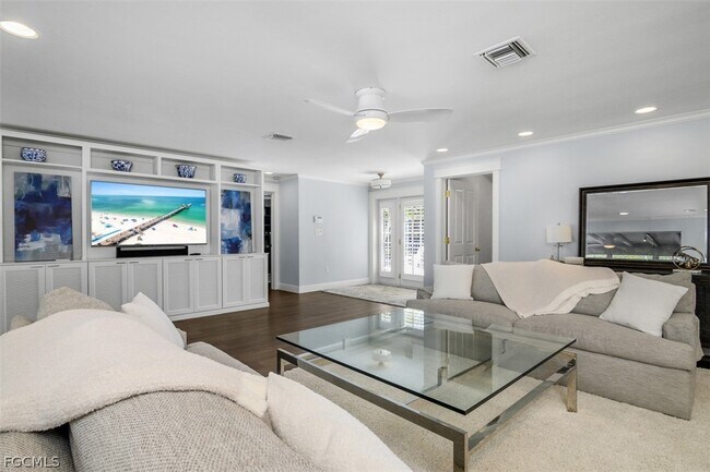 Building Photo - 549 7th Ave N