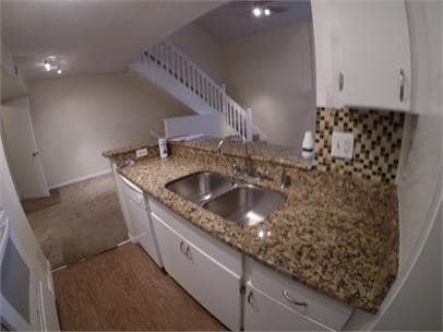 Building Photo - 3 bedrooms 2 bath with balcony condo 1,247...