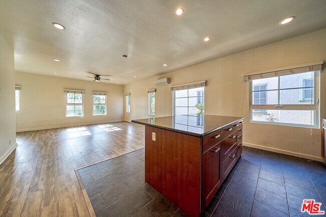Building Photo - 614 N Genesee Ave