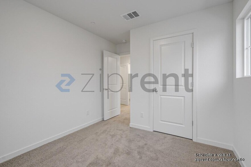 Building Photo - 5208 Cumberland Dr