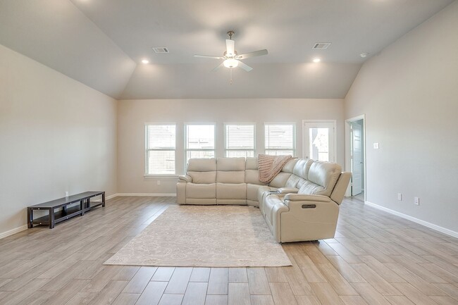 Building Photo - 8924 Lantana Meadow Dr