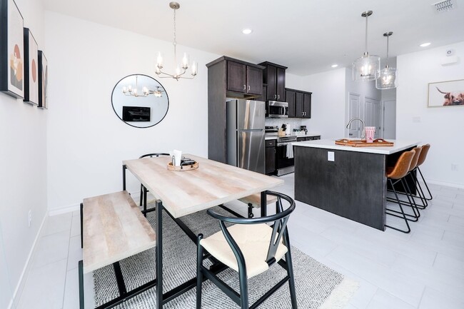 Building Photo - 9902 Bijan Dr