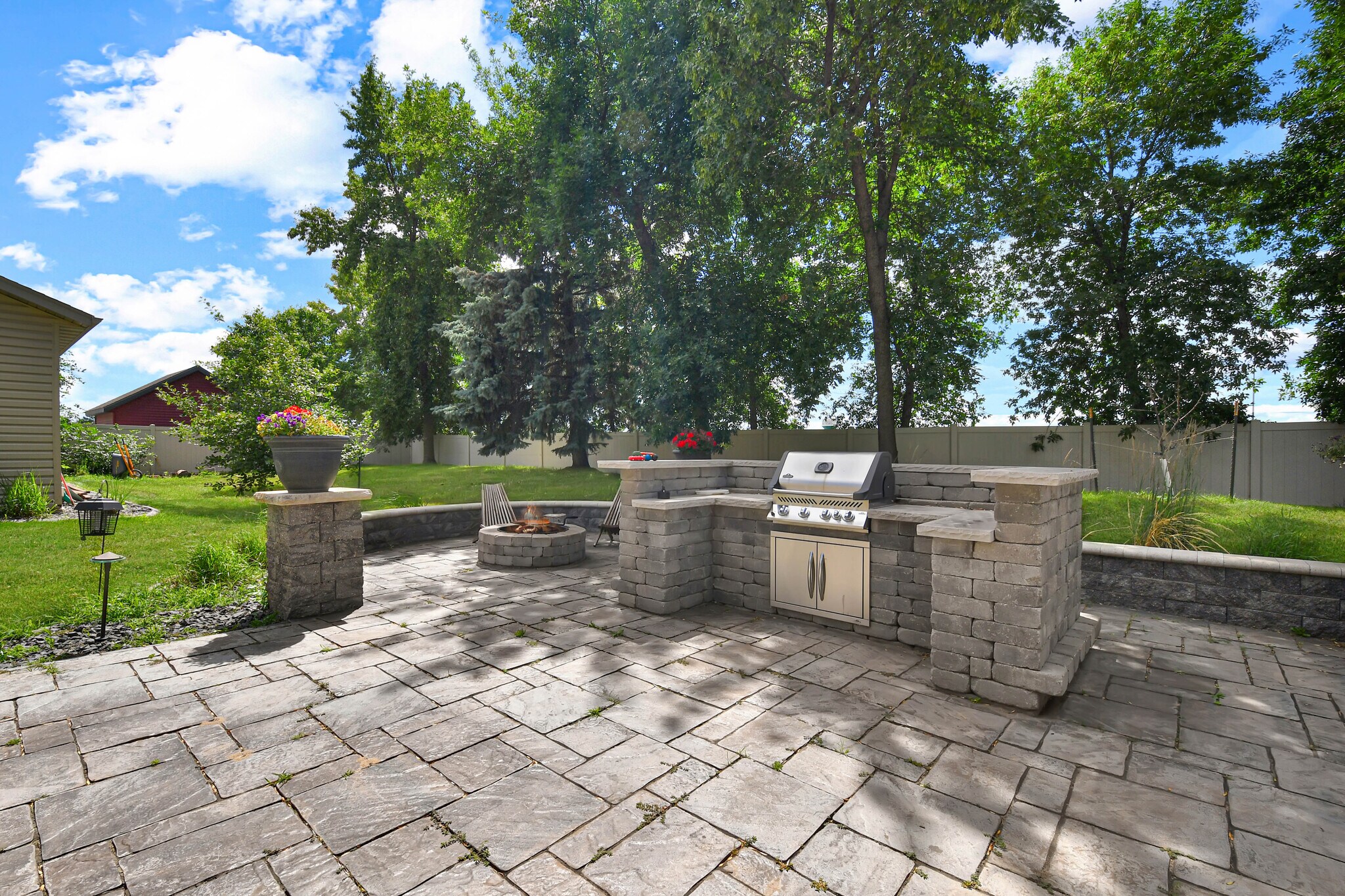 Building Photo - 154 W Beaton Dr