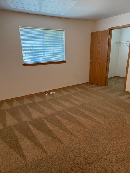 Building Photo - 1015 N Baker Ave