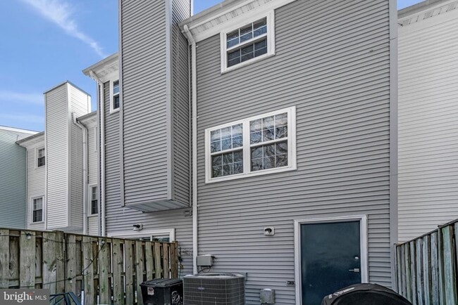 Building Photo - 6064 Old Landing Way