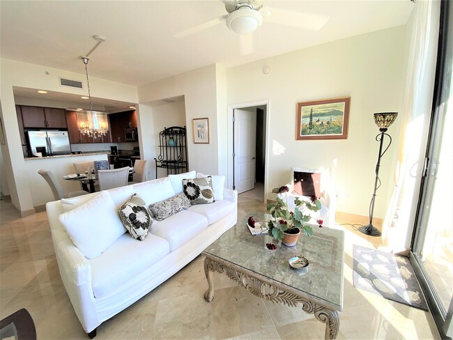 Building Photo - 801 S Olive Ave