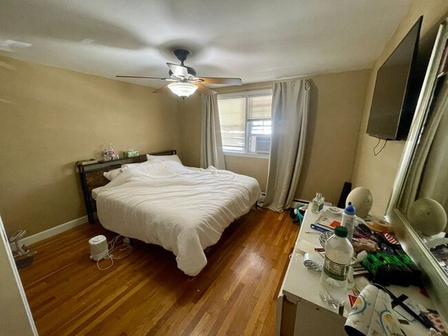 Building Photo - 1 Bedroom Condo for Rent $2,400