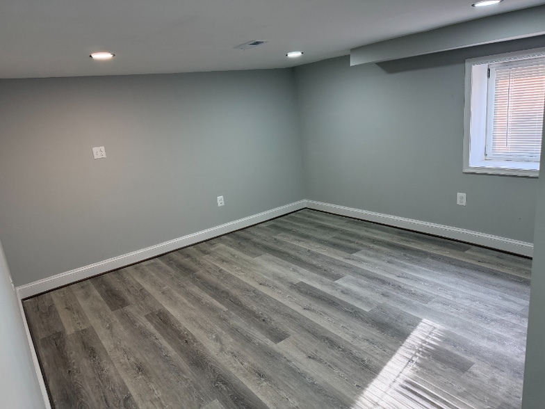 Building Photo - 2001 Boone St