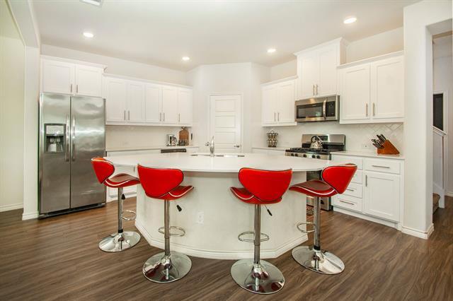 Building Photo - 2168 Miramar Dr