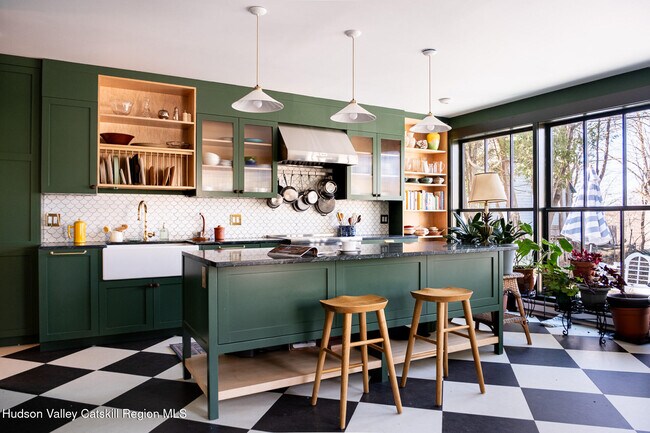 Building Photo - 5 Fairview Ave