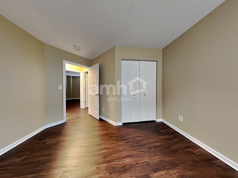 Building Photo - 581 Indian Lake Dr