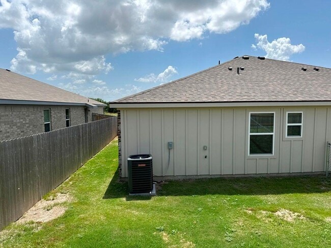 Building Photo - 205 Dolphin Dr