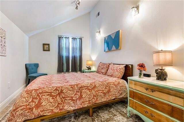 Building Photo - 2823 Maurepas St