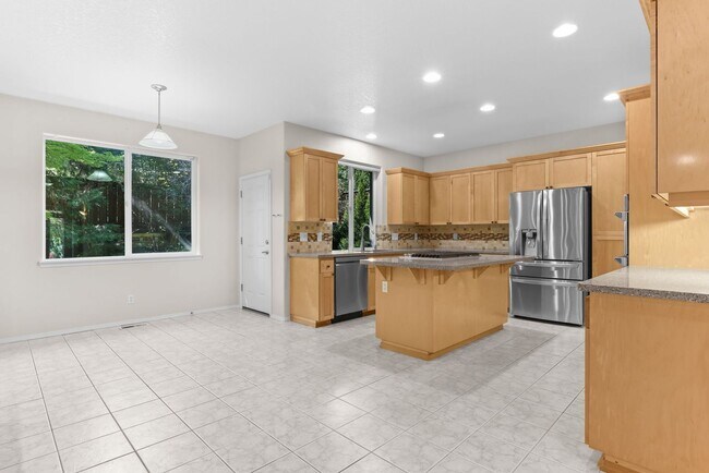 Building Photo - FOR RENT: CORNER LOT, Immaculate, lovely and spacious home - 5 bed, 3 bath + bonus room with 3-ca...