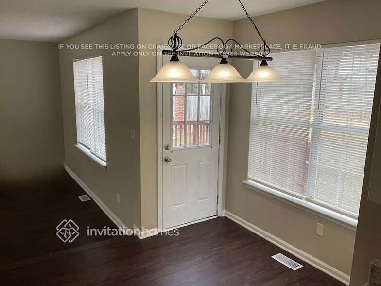 Building Photo - 2343 Century Oaks Ln