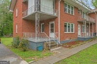 Building Photo - 147 Burnside St