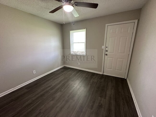 Building Photo - 6108 E 153 Terrace