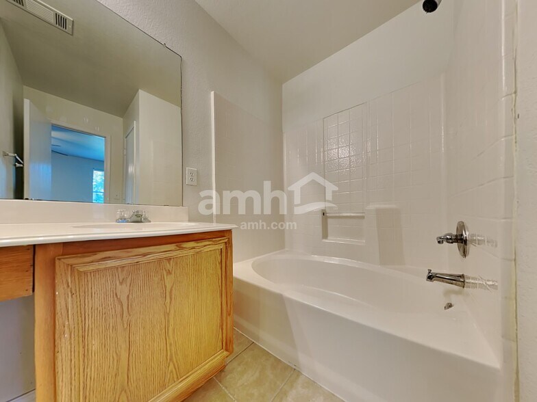 Building Photo - 223 Lake Texoma Dr