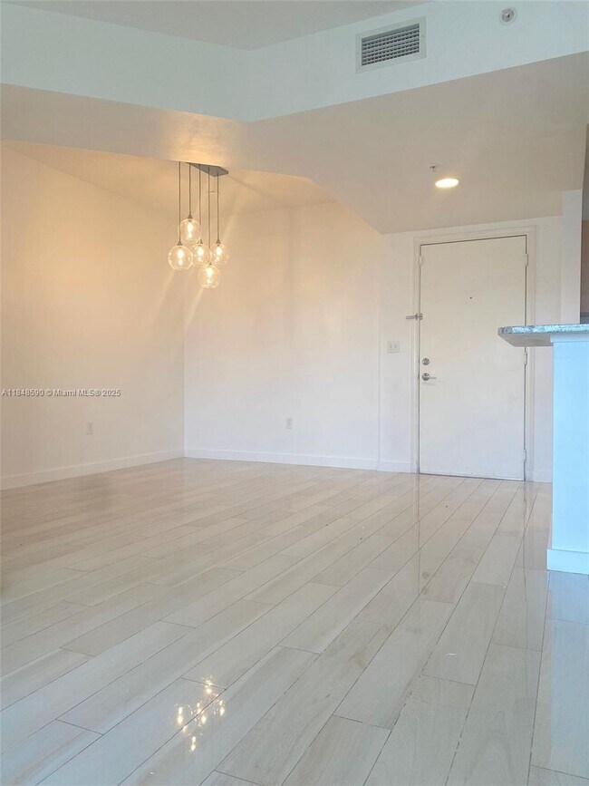 Building Photo - 2 bedroom in Aventura FL 33180