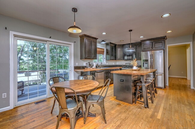 Building Photo - 28 Edgewood Ave